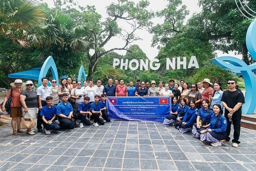 Tiếp bước hành trình hữu nghị Việt - Lào: Kết mạch nguồn lịch sử, vun đắp tương lai Tiếp bước hành trình hữu nghị Việt - Lào: Kết mạch nguồn lịch sử, vun đắp tương lai