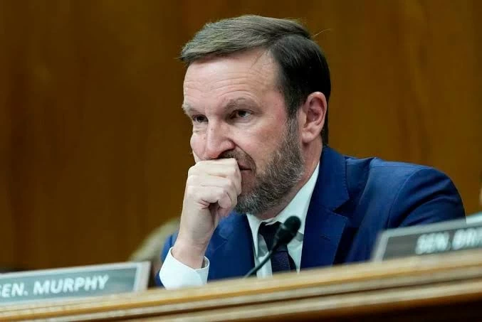 Thượng nghị sĩ đảng Dân chủ Mỹ Chris Murphy cảnh báo xung đột kéo dài với Iran đang khiến Mỹ suy yếu và gia tăng sức ép kinh tế trong nước. (Nguồn: NPR)