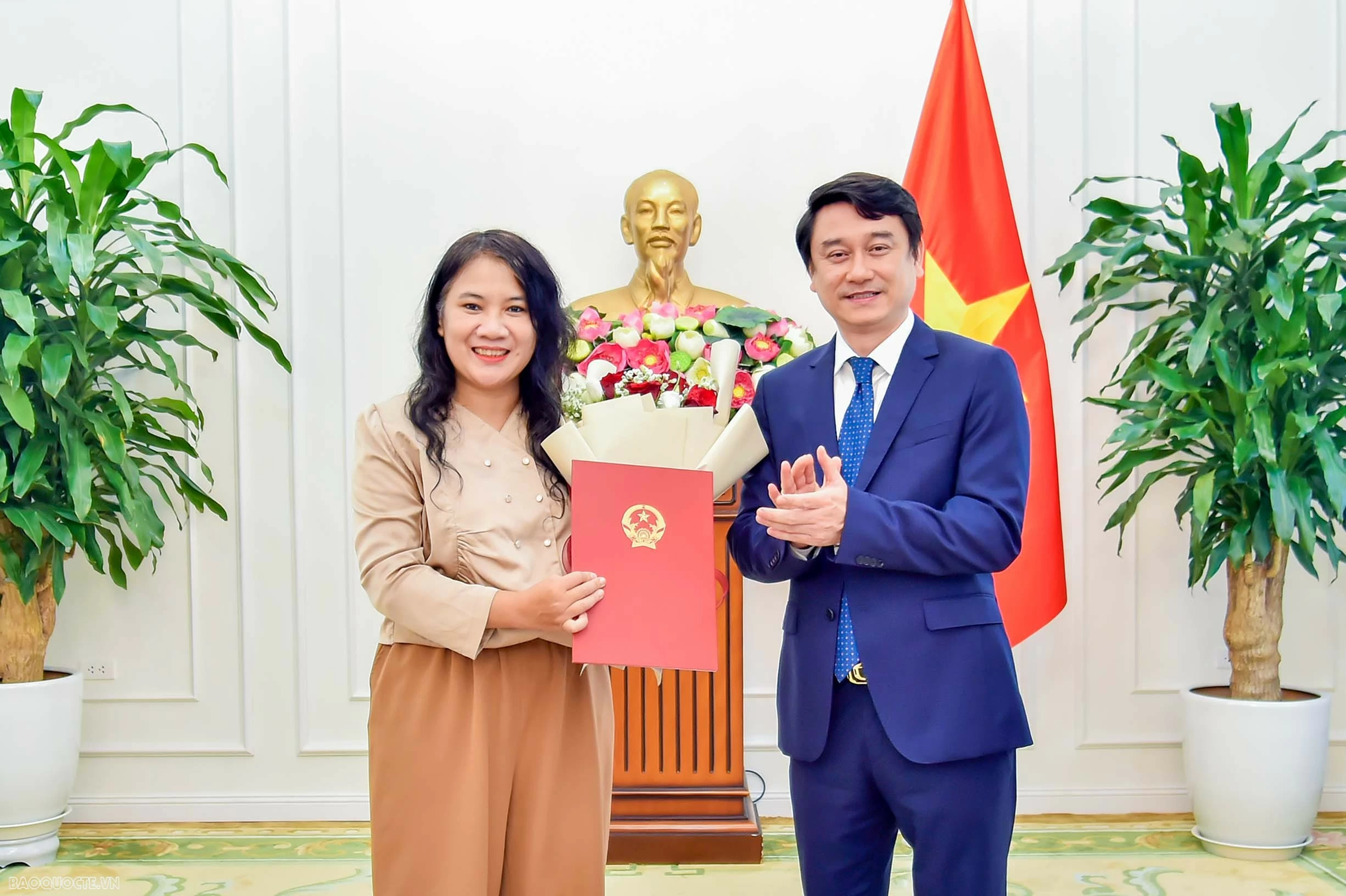 Bộ Ngoại giao trao quyết định tiếp nhận, điều động, bổ nhiệm cán bộ lãnh đạo, quản lý