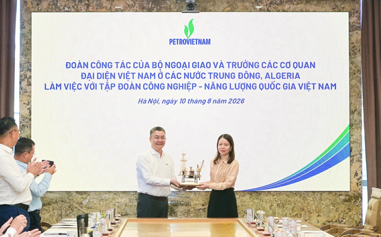 Thứ trưởng Nguyễn Minh Hằng: Đẩy mạnh ngoại giao năng lượng, mở rộng không gian phát triển cho Petrovietnam tại Trung Đông và châu Phi Thứ trưởng Nguyễn Minh Hằng: Đẩy mạnh ngoại giao năng lượng, mở rộng không gian phát triển cho Petrovietnam tại Trung Đông và châu Phi