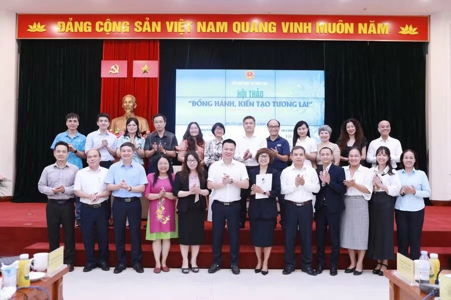 Đồng hành, kiến tạo tương lai vì một Việt Nam khỏe mạnh Đồng hành, kiến tạo tương lai vì một Việt Nam khỏe mạnh