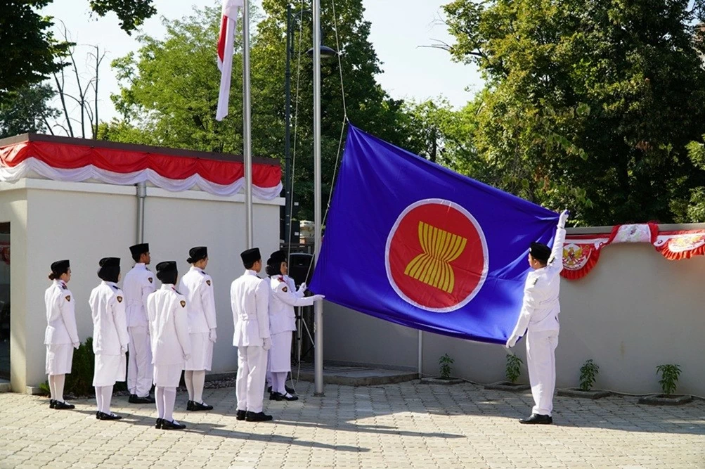 Lễ Thượng cờ kỷ niệm 59 năm thành lập ASEAN và 50 năm Hiệp ước Thân thiện và Hợp tác Đông Nam Á (TAC) Lễ Thượng cờ kỷ niệm 59 năm thành lập ASEAN và 50 năm Hiệp ước Thân thiện và Hợp tác Đông Nam Á (TAC)