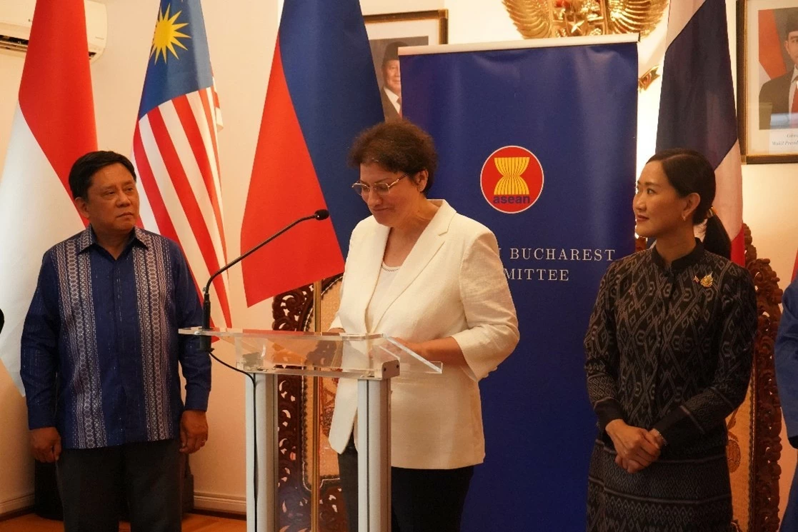 Lễ Thượng cờ kỷ niệm 59 năm thành lập ASEAN và 50 năm Hiệp ước Thân thiện và Hợp tác Đông Nam Á (TAC) Lễ Thượng cờ kỷ niệm 59 năm thành lập ASEAN và 50 năm Hiệp ước Thân thiện và Hợp tác Đông Nam Á (TAC)