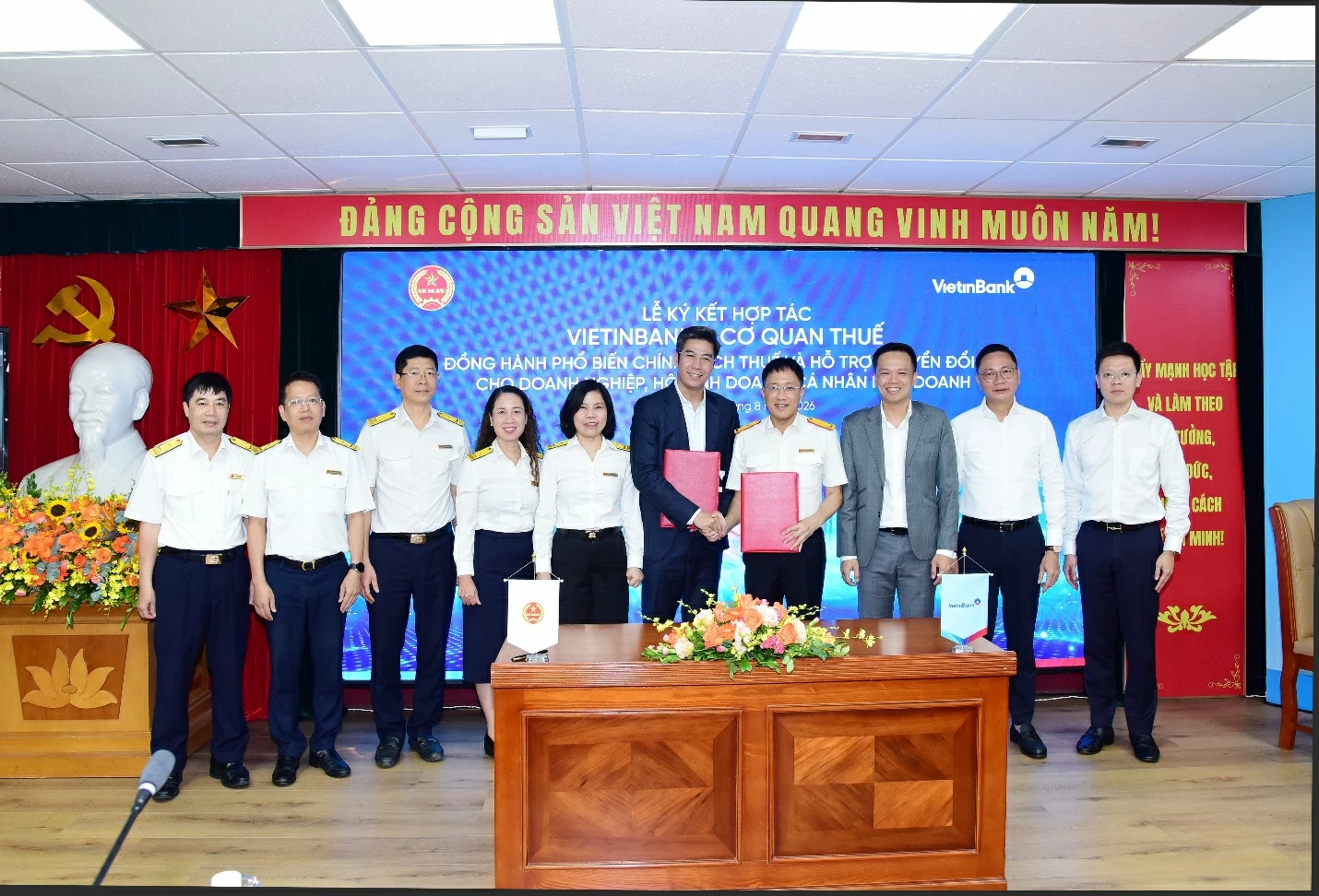 VietinBank và Cục Thuế ký kết hợp tác, đồng hành cùng doanh nghiệp thúc đẩy chuyển đổi số VietinBank và Cục Thuế ký kết hợp tác, đồng hành cùng doanh nghiệp thúc đẩy chuyển đổi số