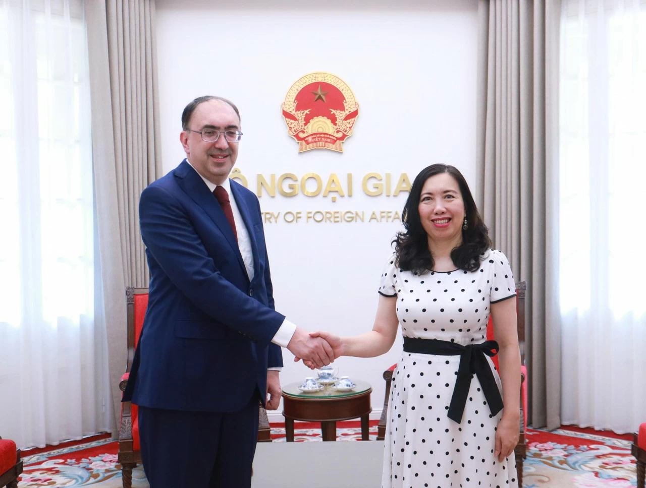 Thứ trưởng Ngoại giao Lê Thị Thu Hằng đã tiếp Đại sứ Cộng hòa Armenia tại Việt Nam Suren Baghdasaryan. (Ảnh: Thành Long) Thứ trưởng Ngoại giao Lê Thị Thu Hằng đã tiếp Đại sứ Cộng hòa Armenia tại Việt Nam Suren Baghdasaryan. (Ảnh: Thành Long)