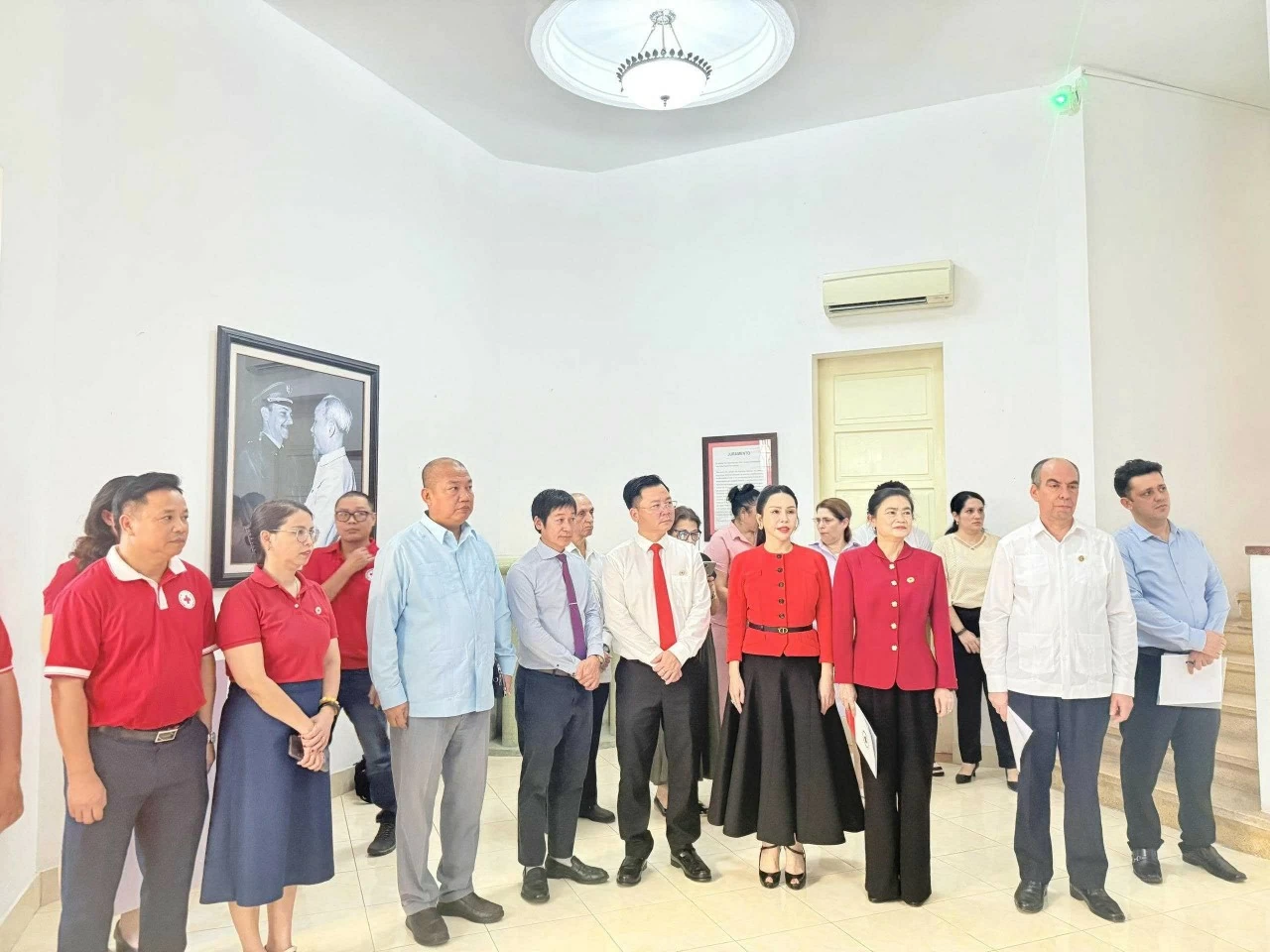 Các đại biểu tham dự buổi lễ. Các đại biểu tham dự buổi lễ.