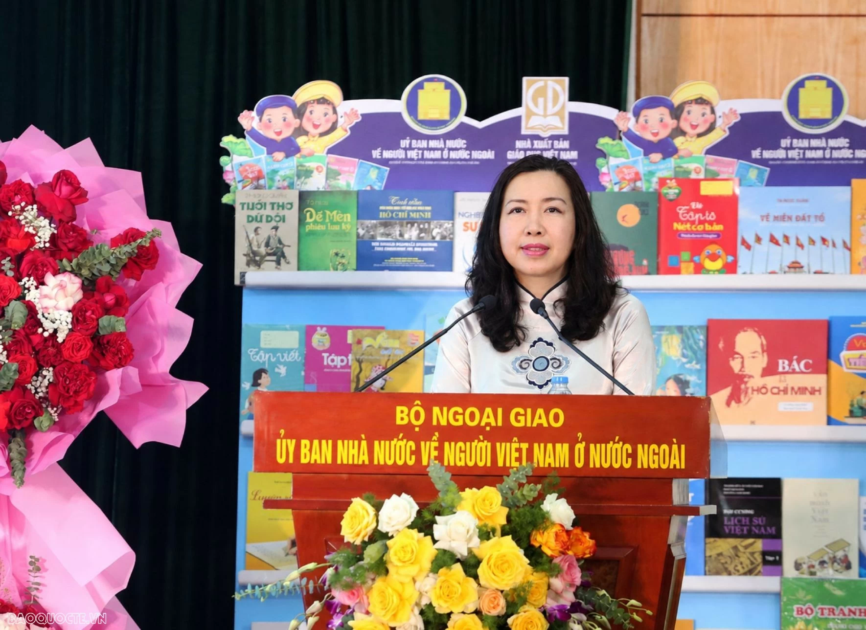Thứ trưởng Ngoại giao Lê Thị Thu Hằng phát biểu khai mạc. (Ảnh: Thành Long)