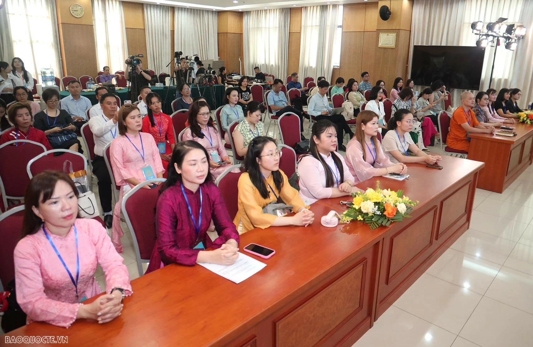 Tham dự Khóa tập huấn năm nay có 50 giáo viên kiều bào đến từ 14 quốc gia và vùng lãnh thổ. (Ảnh: Thành Long)