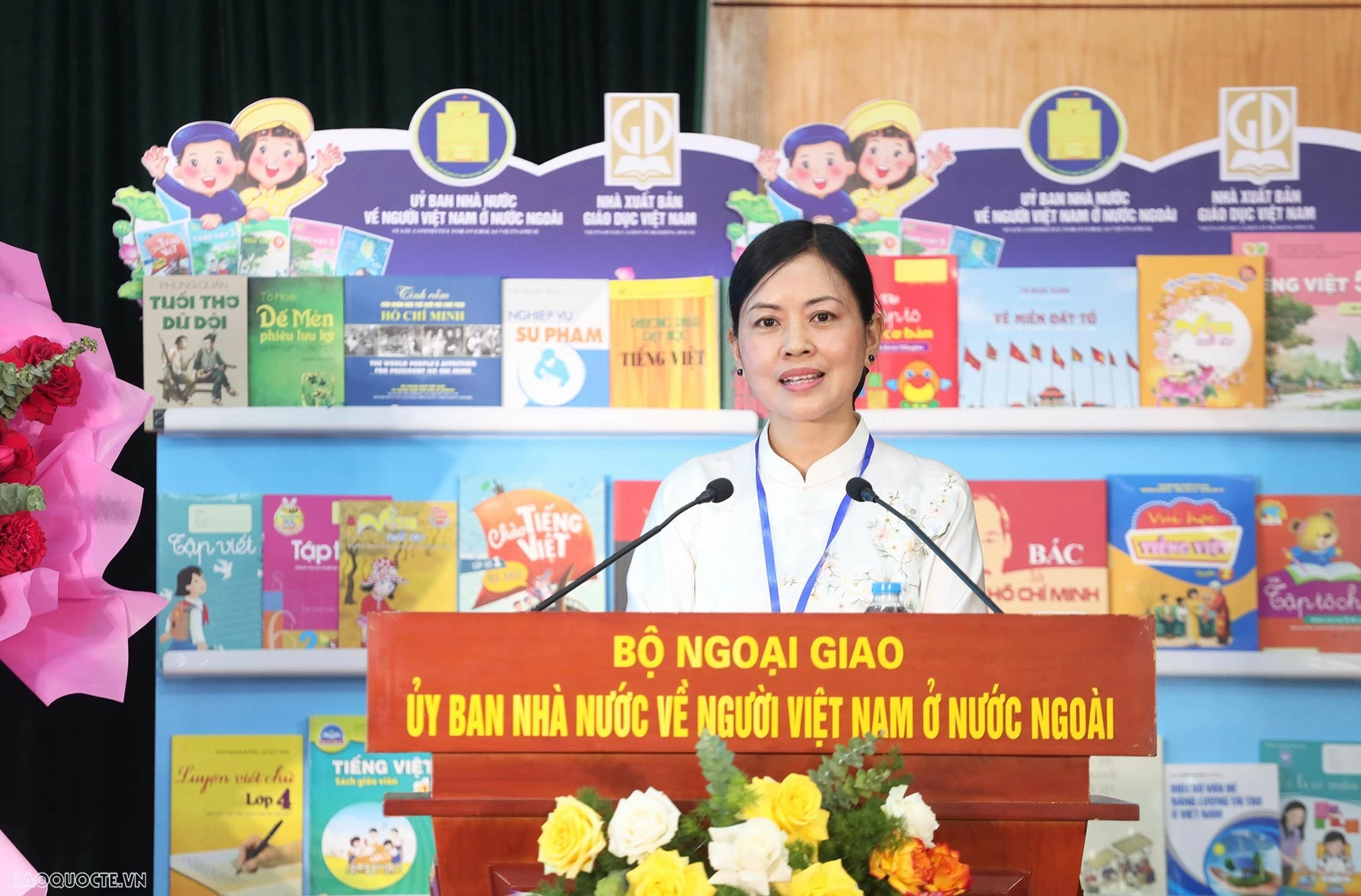 Phó Tổng Thư kí Mạng lưới dạy tiếng Việt và Văn hóa Việt Nam toàn cầu, Phó Chủ nhiệm Câu lạc bộ Di sản văn hóa tiếng Việt Nguyễn Thị Liên phát biểu tại buổi lễ. (Ảnh: Thành Long)