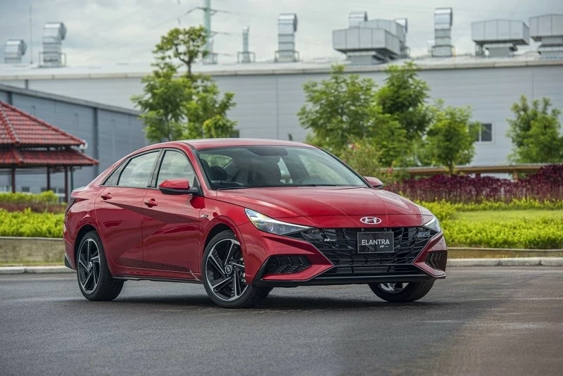 Top 10 xe ô tô bán chậm nhất tháng 7/2026 tại Việt Nam: Hyundai Elantra bất ngờ đội sổ.