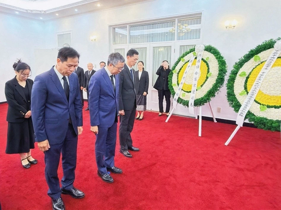 Đại sứ Việt Nam tại Trung Quốc viếng Chủ tịch Quốc hội Lào Xaysomphone Phomvihane Đại sứ Việt Nam tại Trung Quốc viếng Chủ tịch Quốc hội Lào Xaysomphone Phomvihane