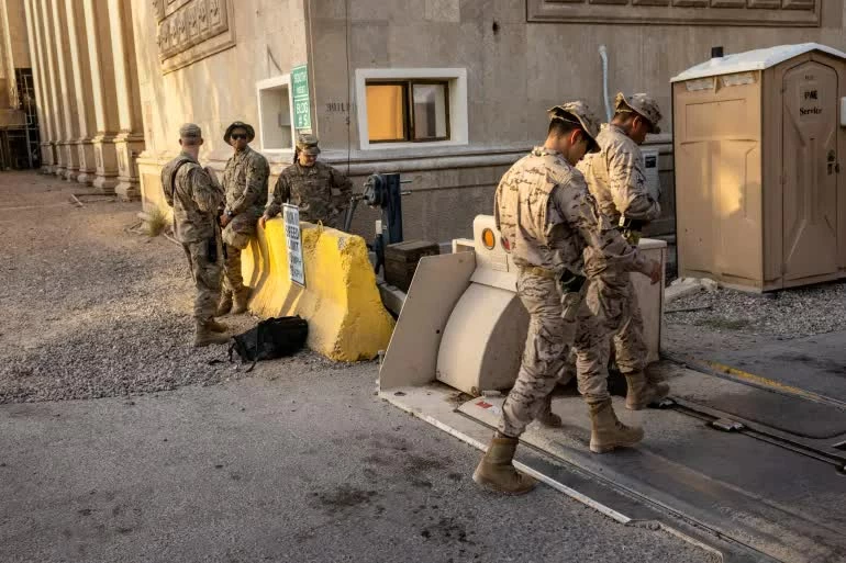 Binh sĩ Mỹ thuộc liên minh quốc tế tại Iraq trong một hoạt động quân sự, trước khi Baghdad và Washington thống nhất thời hạn hoàn tất rút quân vào ngày 30/9. (Nguồn: Al Jazeera)