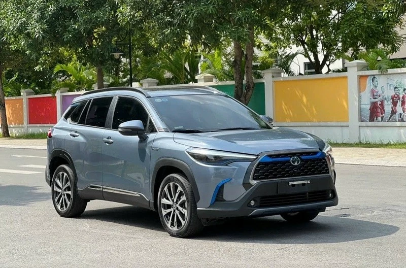 Top 5 mẫu xe hybrid bán chạy nhất tháng 7/2026: Toyota Corolla Cross HEV vươn lên dẫn đầu.
