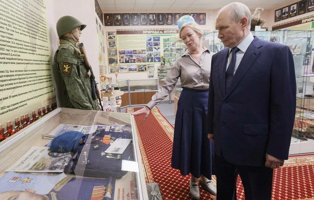 Tổng thống Nga Putin lần đầu thăm đảo tranh chấp với Nhật Bản, Tokyo phản ứng Tổng thống Nga Putin lần đầu thăm đảo tranh chấp với Nhật Bản, Tokyo phản ứng