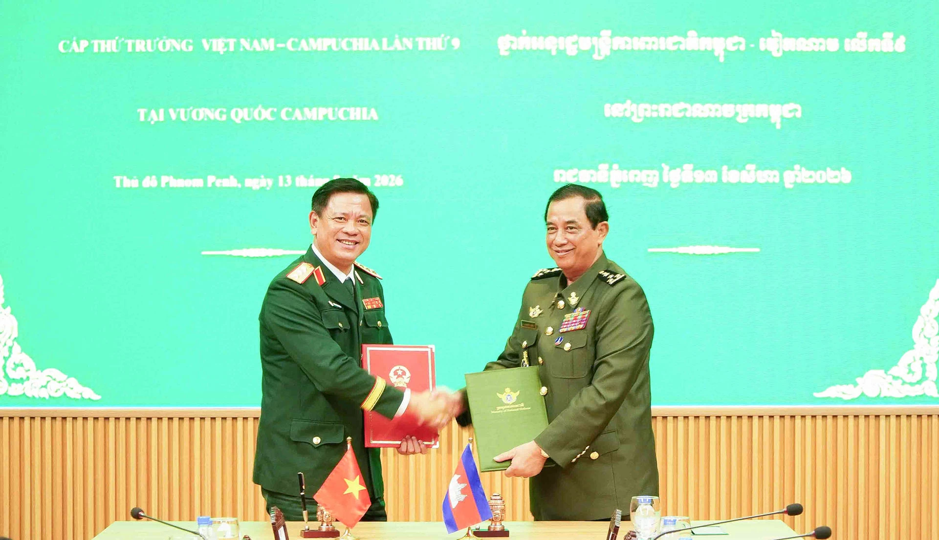 Đối thoại Chính sách quốc phòng Việt Nam - Campuchia lần thứ 9. Đối thoại Chính sách quốc phòng Việt Nam - Campuchia lần thứ 9.