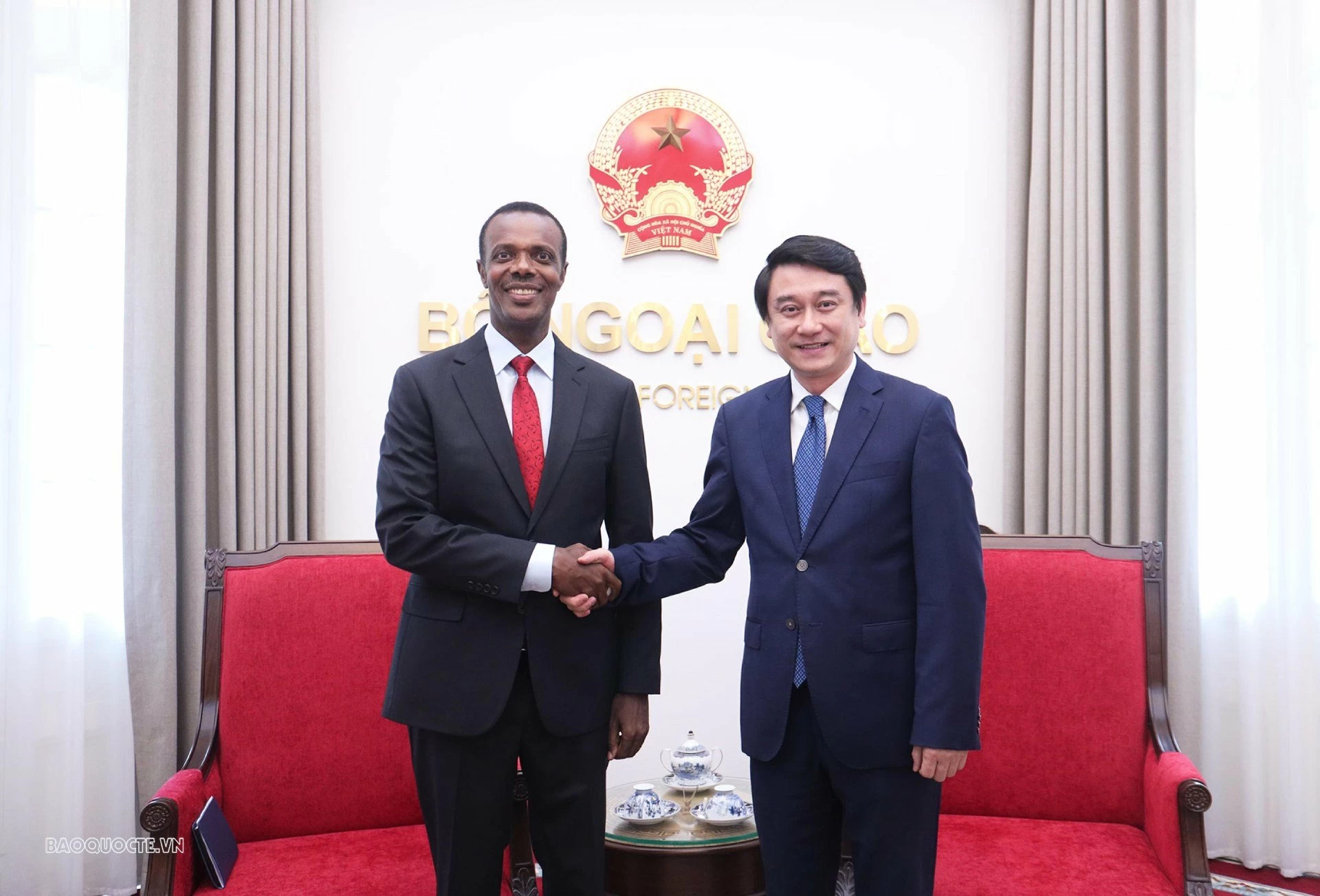 Thứ trưởng Ngoại giao Lê Anh Tuấn tiếp Đại sứ Cộng hòa Ethiopia kiêm nhiệm Việt Nam Dukamo Dessie Dalkie đến chào từ biệt Thứ trưởng Ngoại giao Lê Anh Tuấn tiếp Đại sứ Cộng hòa Ethiopia kiêm nhiệm Việt Nam Dukamo Dessie Dalkie đến chào từ biệt
