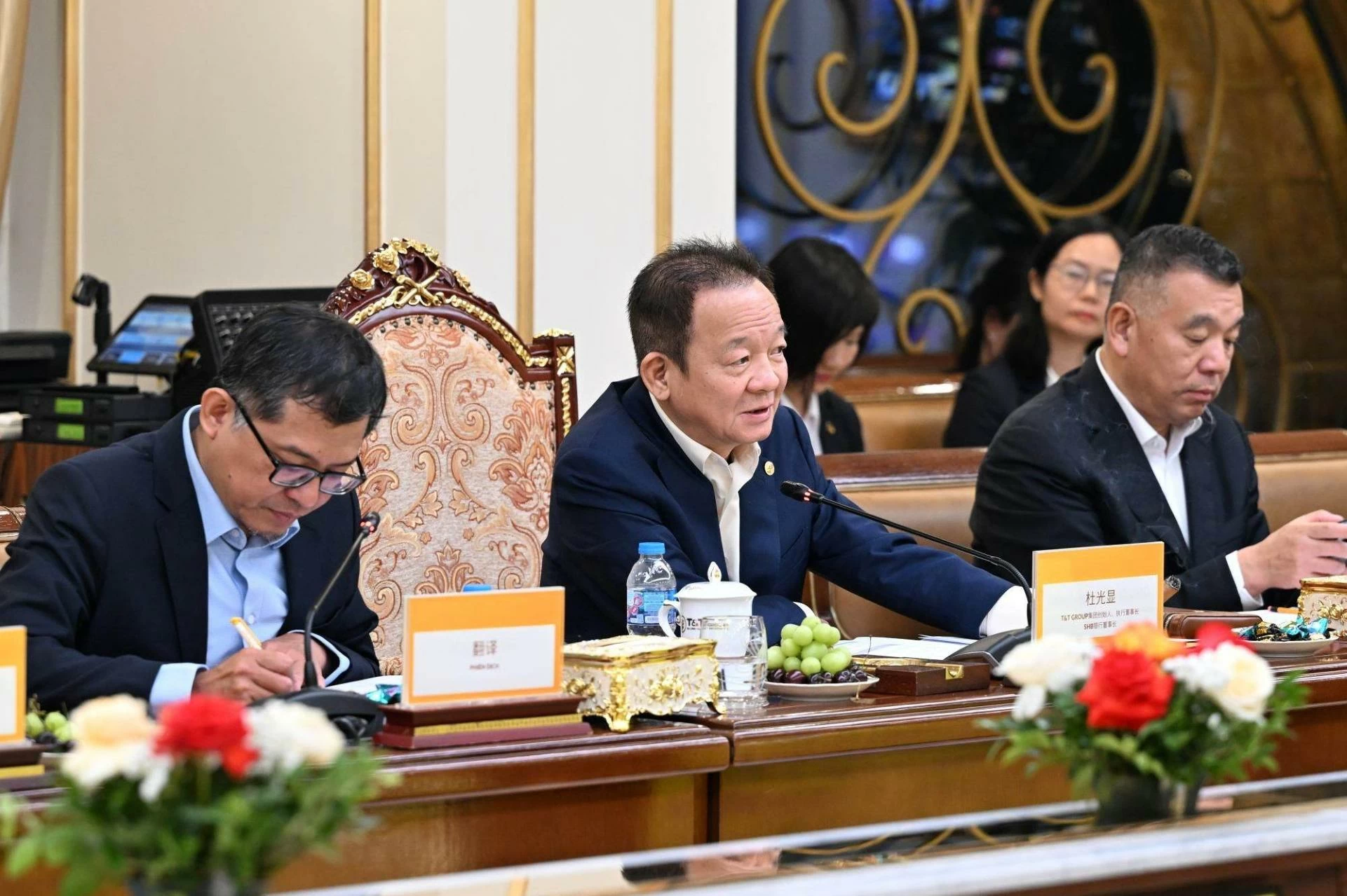T&T Group bắt tay T&T Group bắt tay