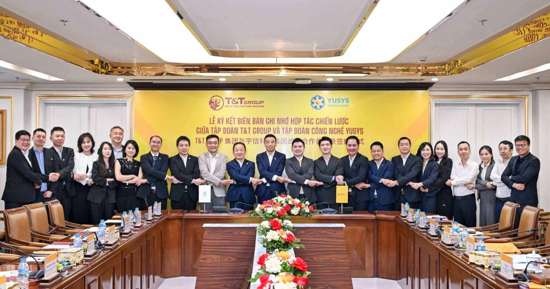 T&T Group bắt tay T&T Group bắt tay