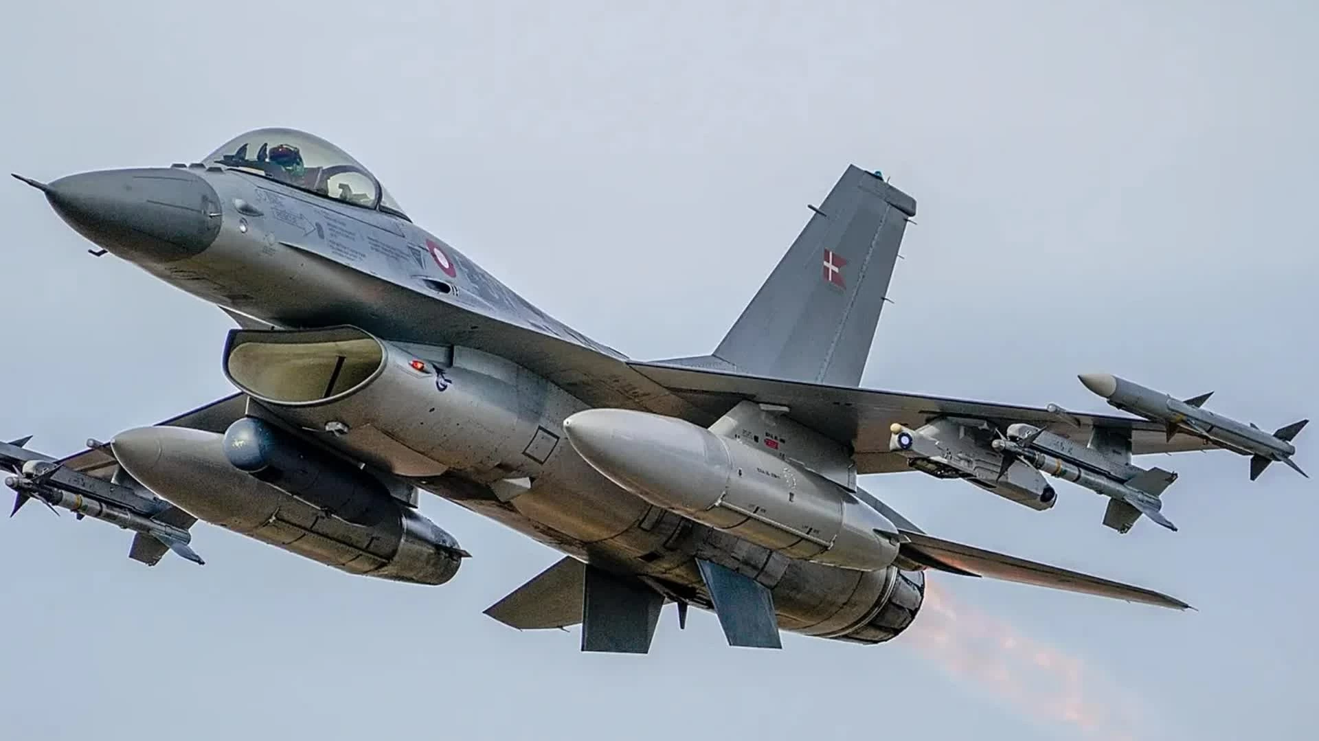 Tiêm kích NATO thực hiện nhiệm vụ tuần tra không phận tại khu vực Baltic, trong bối cảnh các nước sườn Đông liên minh gia tăng cảnh giác trước nguy cơ UAV xâm nhập. (Nguồn: Euronews)