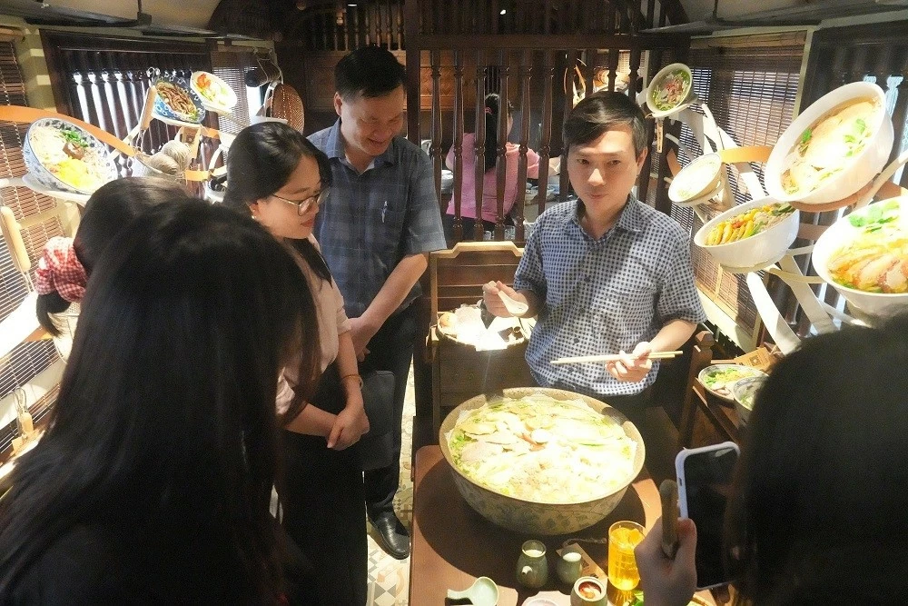 Khi người trẻ tìm về di sản ký ức Hà Nội xưa Khi người trẻ tìm về di sản ký ức Hà Nội xưa