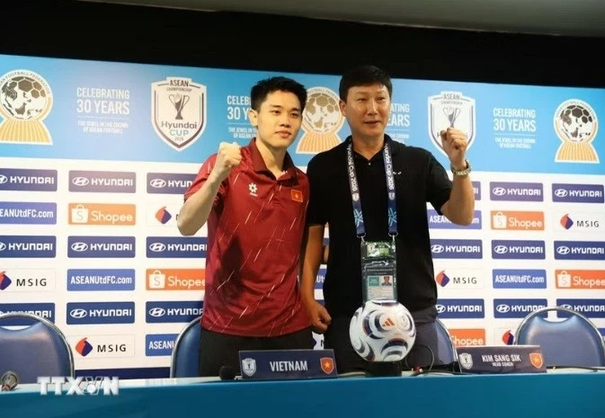 Việt Nam có 4 cầu thủ góp mặt trong nhóm ngôi sao đáng chờ đợi tại bán kết ASEAN Cup Việt Nam có 4 cầu thủ góp mặt trong nhóm ngôi sao đáng chờ đợi tại bán kết ASEAN Cup