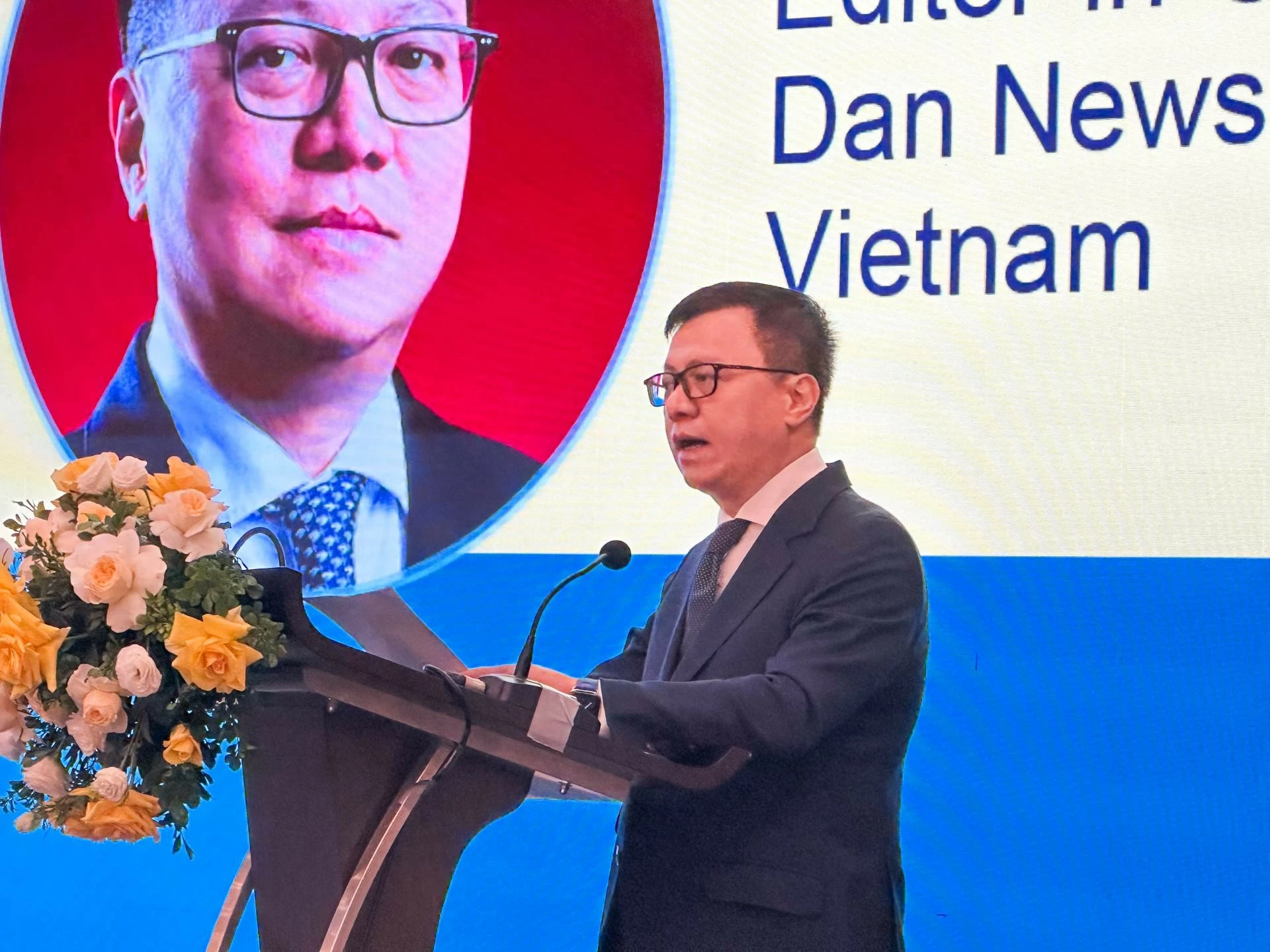 Ông Lê Quốc Minh - Tổng Biên tập báo Nhân Dân, Phó Trưởng Ban Tuyên giáo Trung ương, Chủ tịch Hội Nhà báo Việt Nam cho rằng AI không thể thay thế vai trò của người làm báo. (Ảnh: Yến Vi)