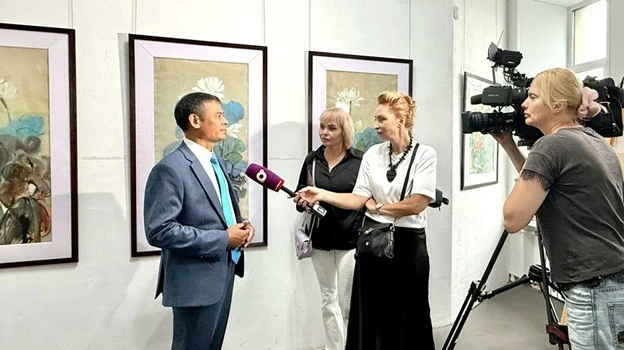 ‘Hương sắc Việt Nam’ trên giấy Dó đến với công chúng vùng Viễn Đông