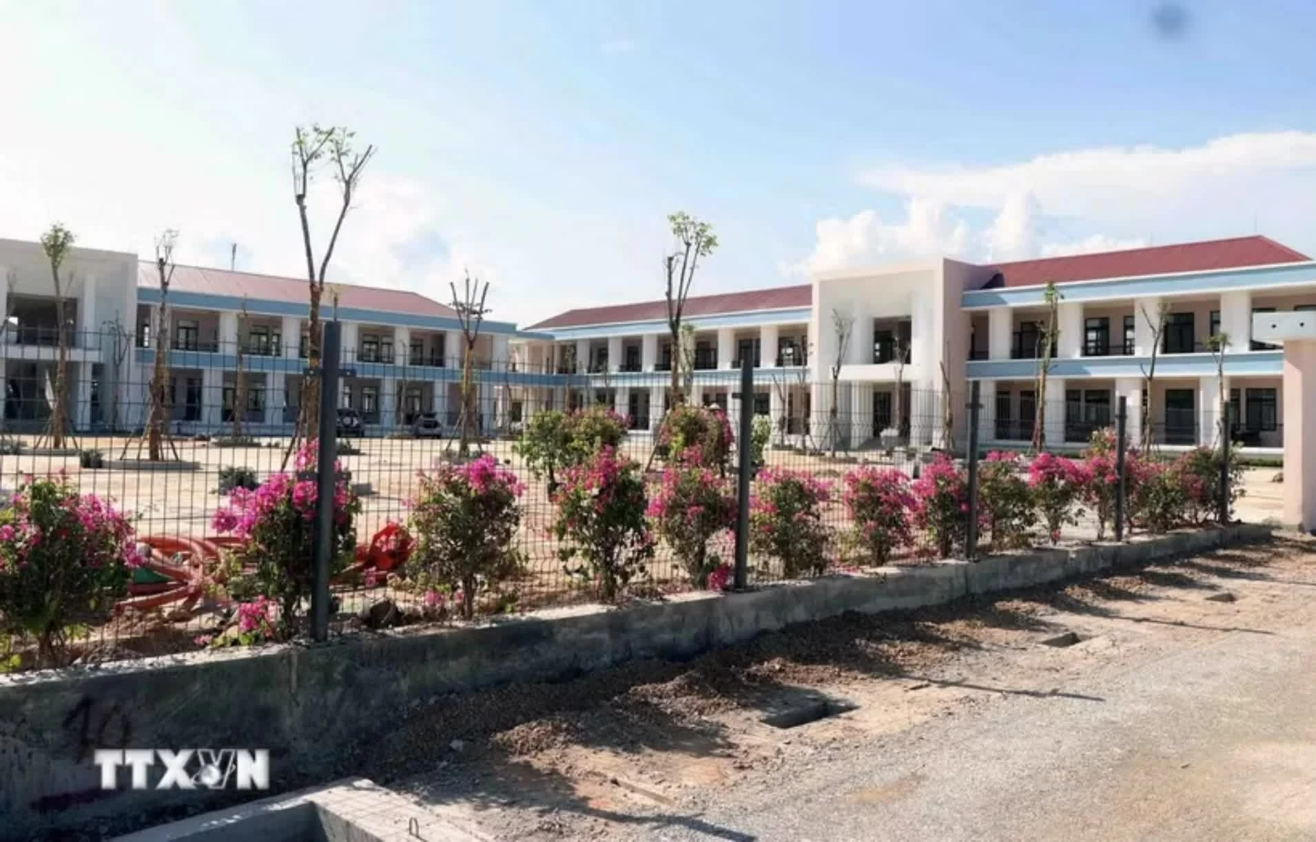 Khối tiểu học trường liên cấp ở xã Hương Khê đã hoàn thành. (Nguồn: TTXVN) Khối tiểu học trường liên cấp ở xã Hương Khê đã hoàn thành. (Nguồn: TTXVN)