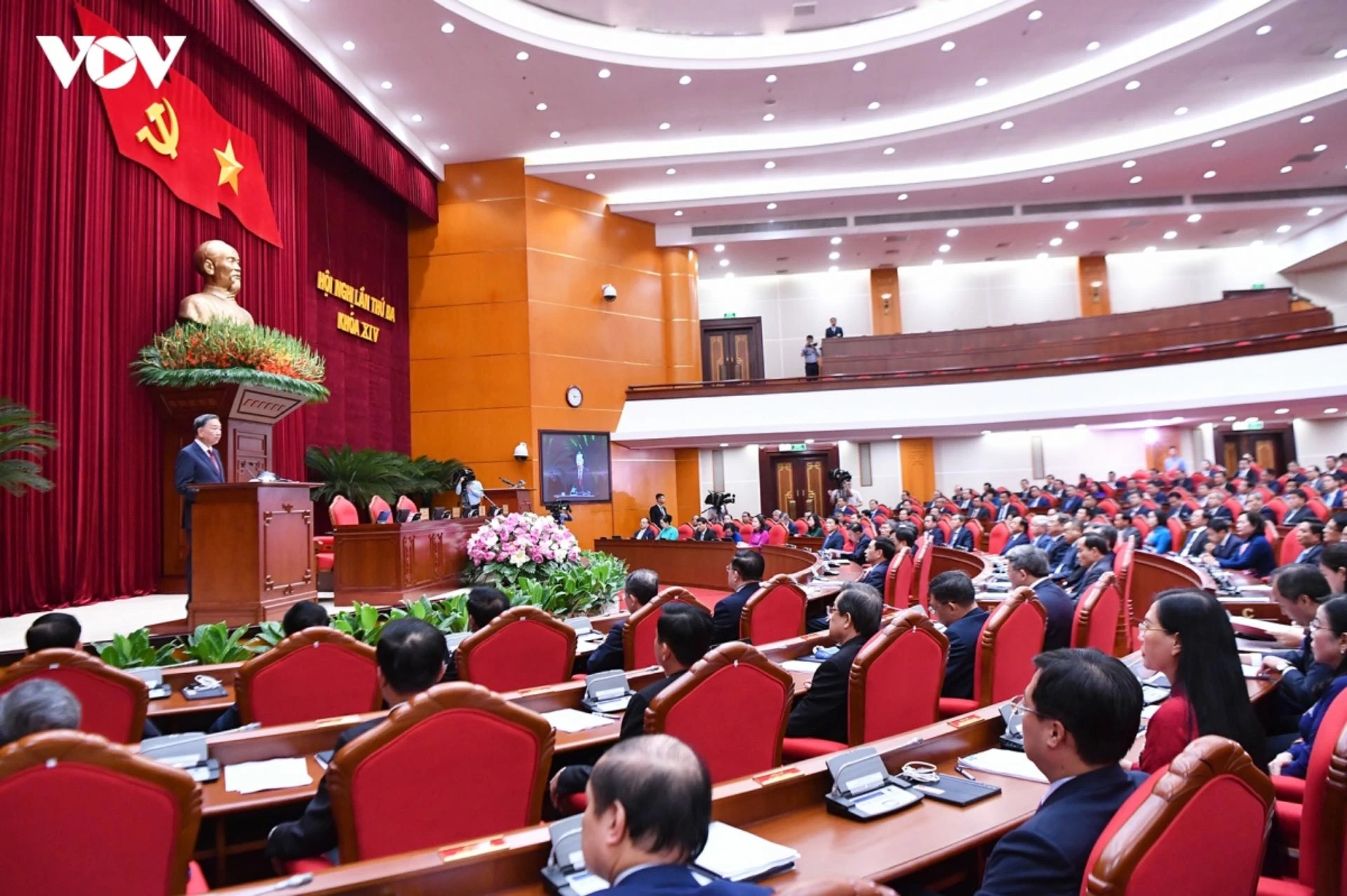 Đột phá thể chế, khơi thông nguồn lực cho mô hình phát triển mới