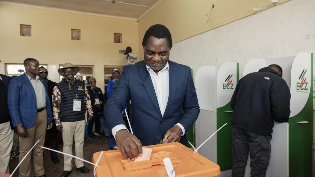 Tổng thống Zambia Hakainde Hichilema đang dẫn đầu cuộc đua tái nhiệm trong quá trình kiểm phiếu bầu cử ngày 16/8. (Nguồn: France24)