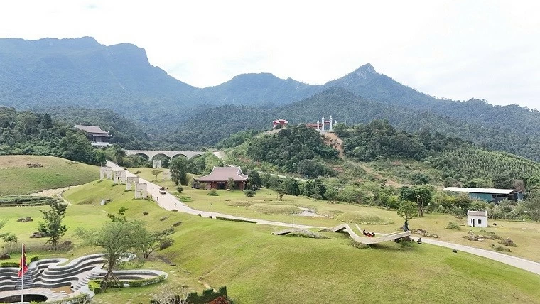 34.12.Dấu chân nhập thế trên miền di sản Trúc Lâm
