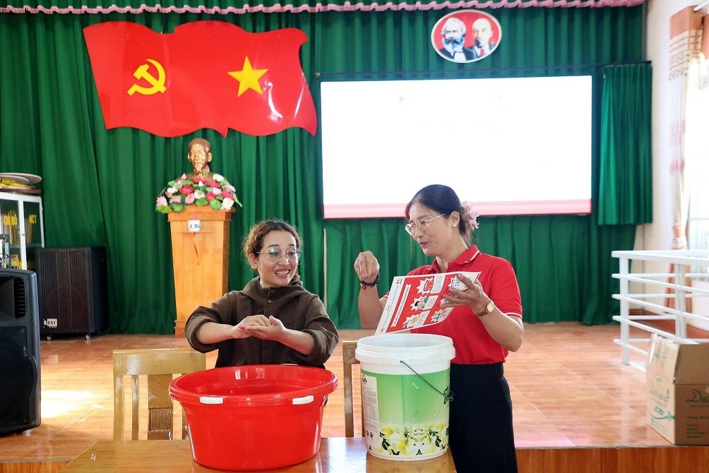 Nâng cao nhận thức cộng đồng về nước sạch, vệ sinh và phòng ngừa dịch bệnh sau thiên tai Nâng cao nhận thức cộng đồng về nước sạch, vệ sinh và phòng ngừa dịch bệnh sau thiên tai