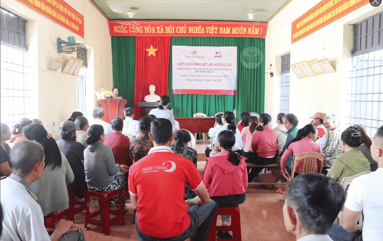 Họp bình xét hộ hưởng lợi thuộc Dự án“Cứu trợ khẩn cấp và phục hồi sớm sau mưa lũ miền Trung năm 2025” ở xã Krông Ana, tỉnh Đắk Lắk. Ảnh: Thế Hào