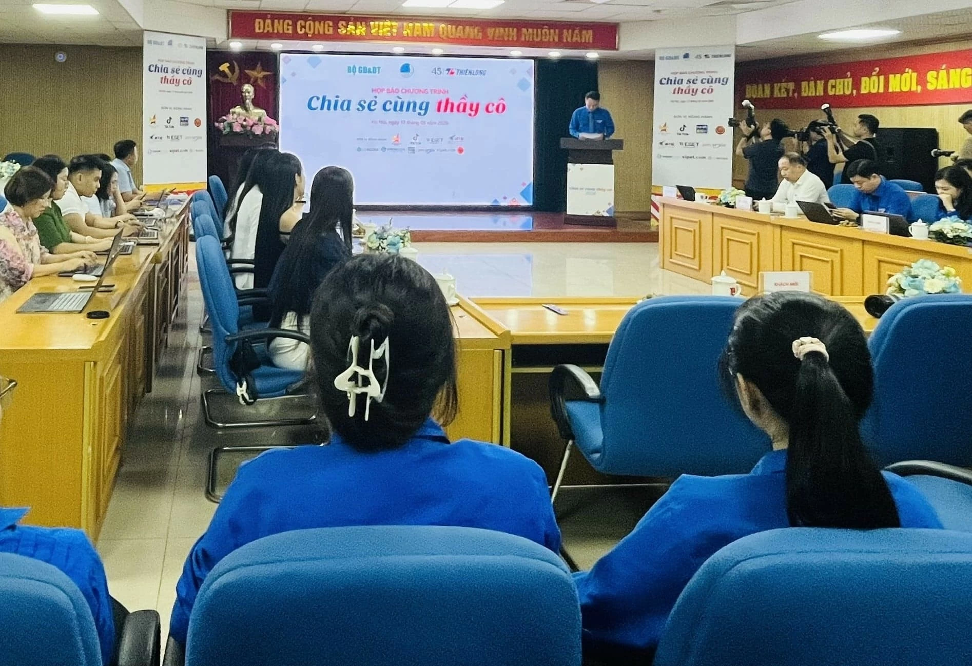 Chia sẻ cùng thầy cô