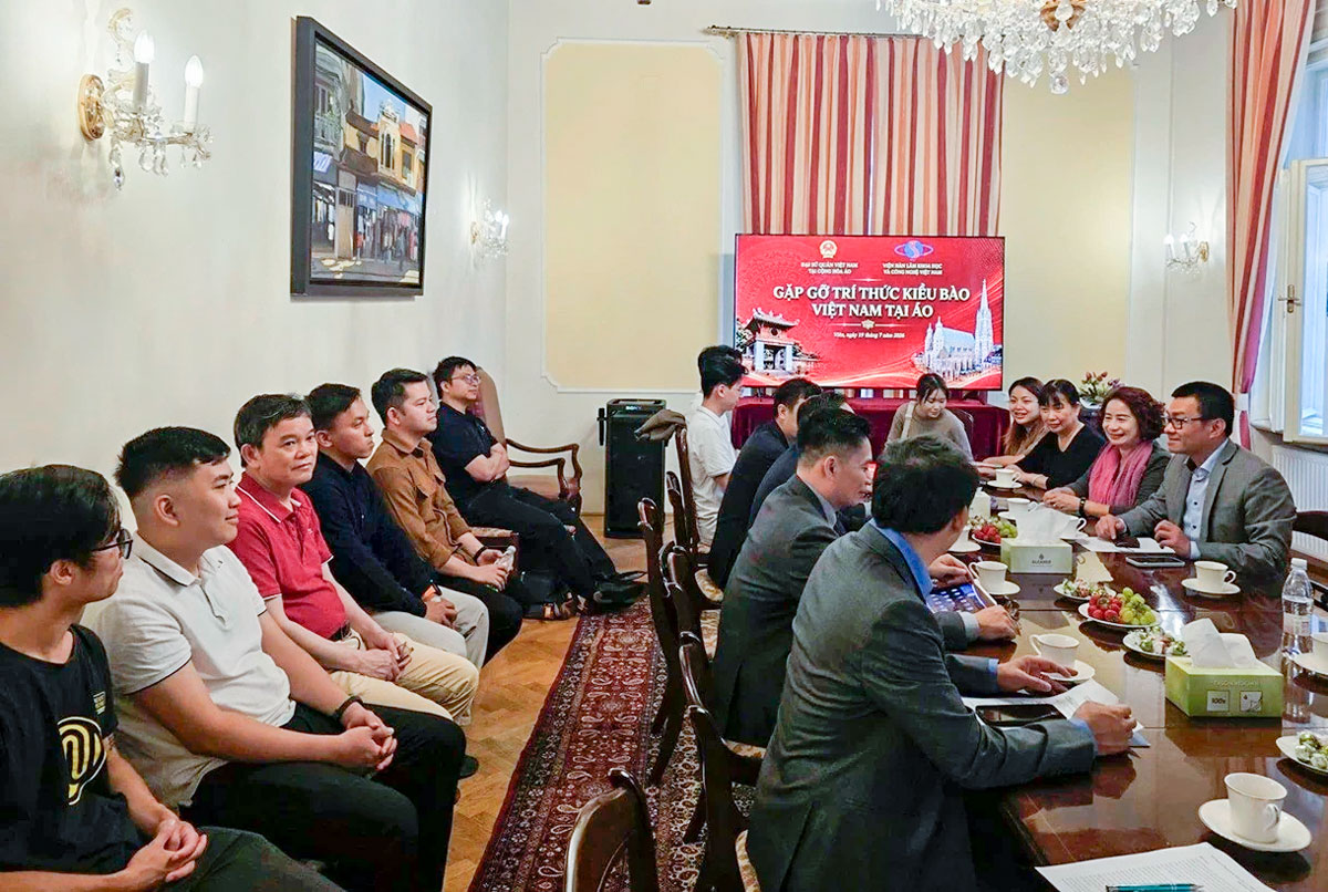Viện Hàn lâm Khoa học và Công nghệ Việt Nam và Đại sứ quán Việt Nam gặp gỡ trí thức Việt kiều tại Áo. 