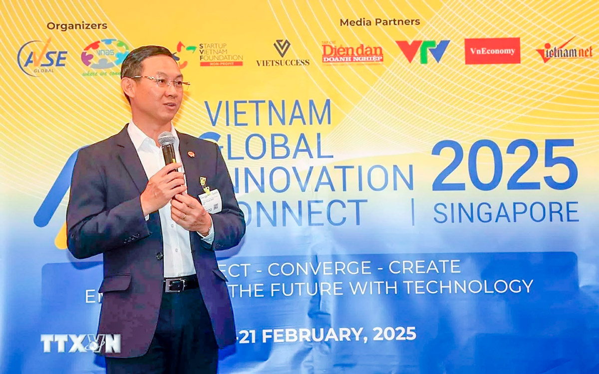 Đại sứ Việt Nam tại Singapore Trần Phước Anh phát biểu tại Diễn đàn đổi mới sáng tạo Việt Nam toàn cầu 2025, tổ chức tại Singapore. 