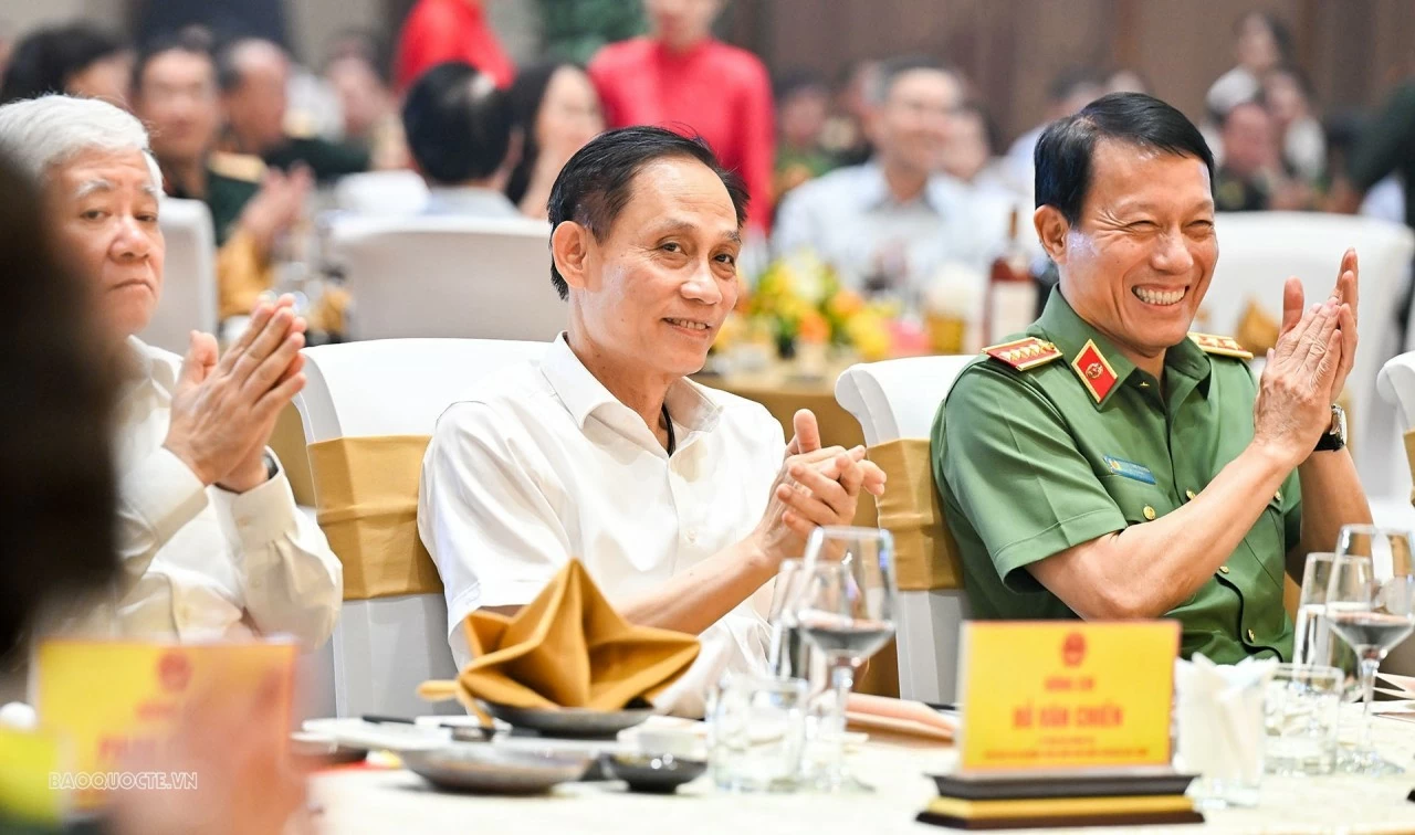 Gặp mặt kỷ niệm nhân dịp Ngày truyền thống ngành Công an và ngành Ngoại giao