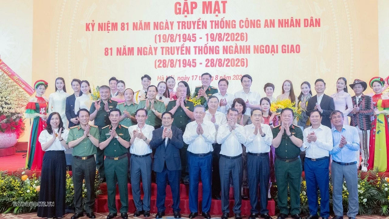 Gặp mặt kỷ niệm nhân dịp Ngày truyền thống ngành Công an và ngành Ngoại giao