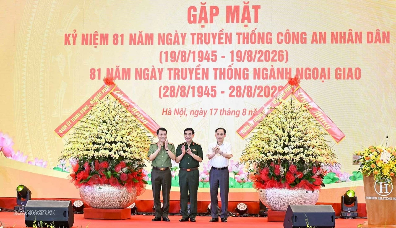 Gặp mặt kỷ niệm nhân dịp Ngày truyền thống ngành Công an và ngành Ngoại giao