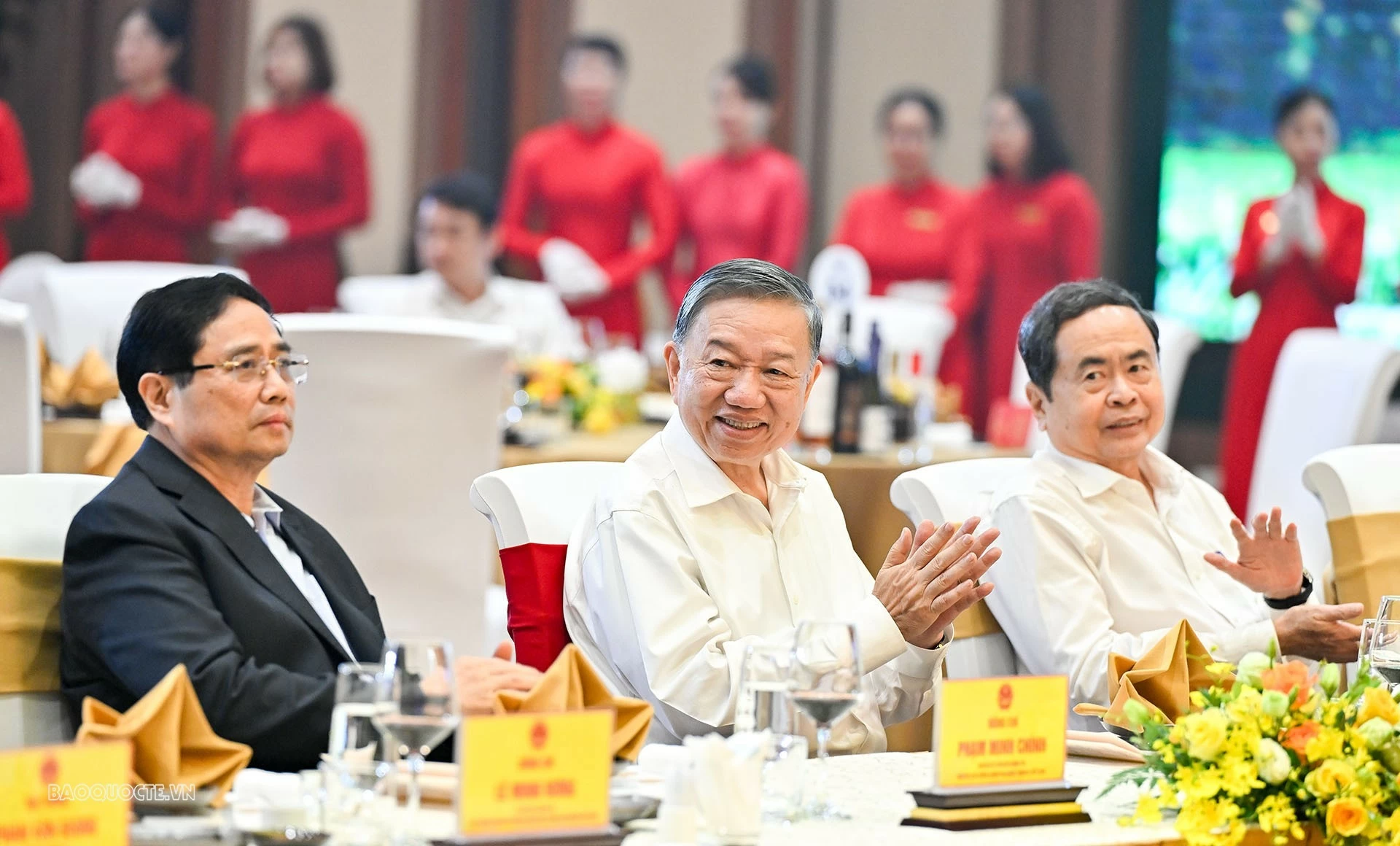 Gặp mặt kỷ niệm nhân dịp Ngày truyền thống ngành Công an và ngành Ngoại giao