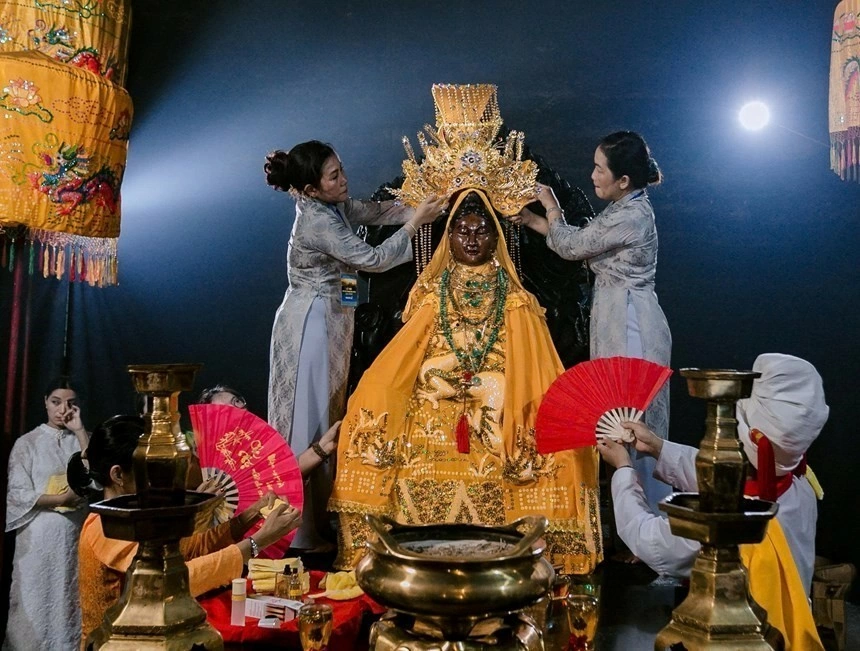 (79,85)- Thực hành nghi lễ tín ngưỡng Thờ Mẫu Thiên Y A Na hướng đến danh hiệu di sản UNESCO
