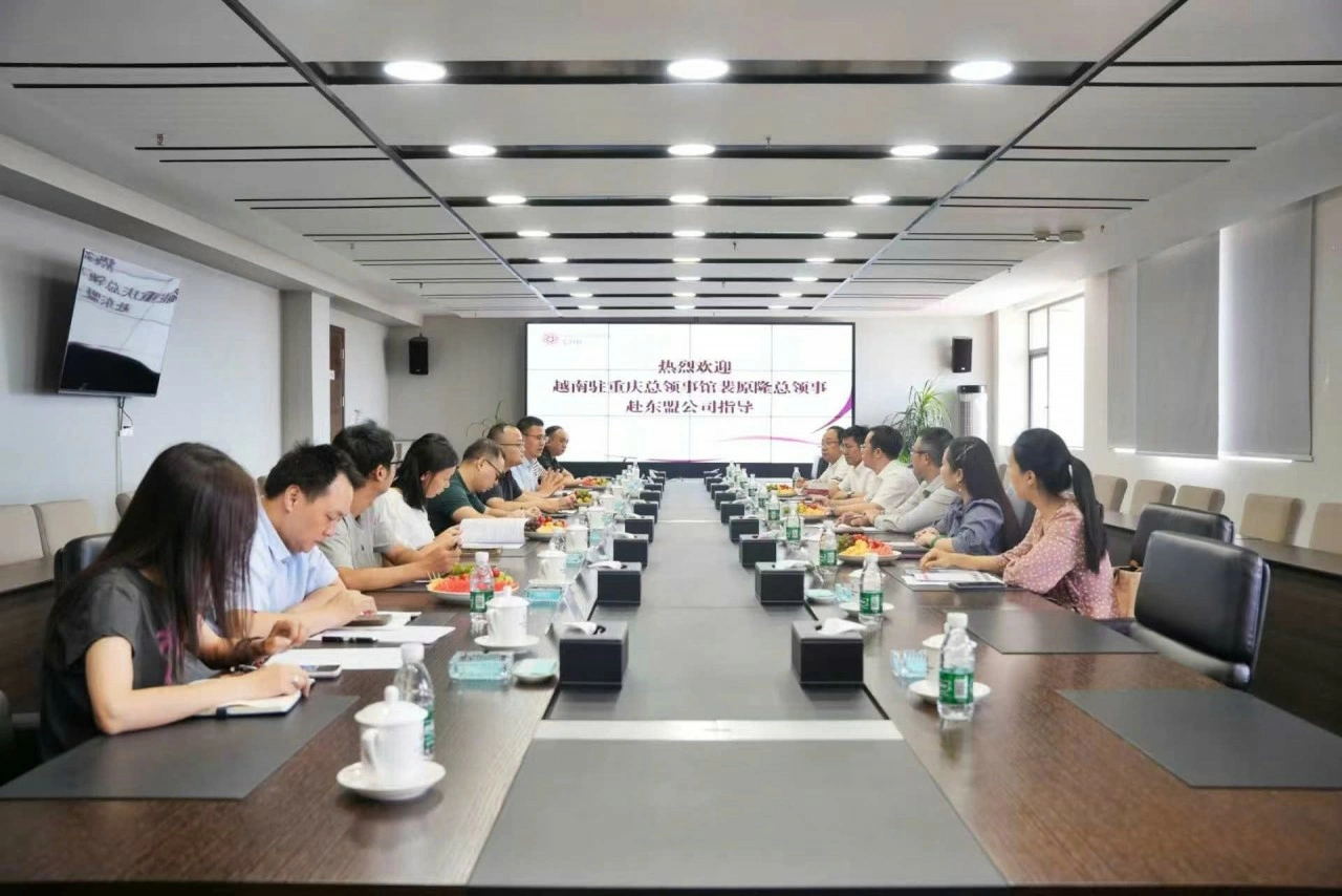 Tổng Lãnh sự Bùi Nguyên Long làm việc với Tập đoàn Logistics Đường bộ Trùng Khánh Tổng Lãnh sự Bùi Nguyên Long làm việc với Tập đoàn Logistics Đường bộ Trùng Khánh