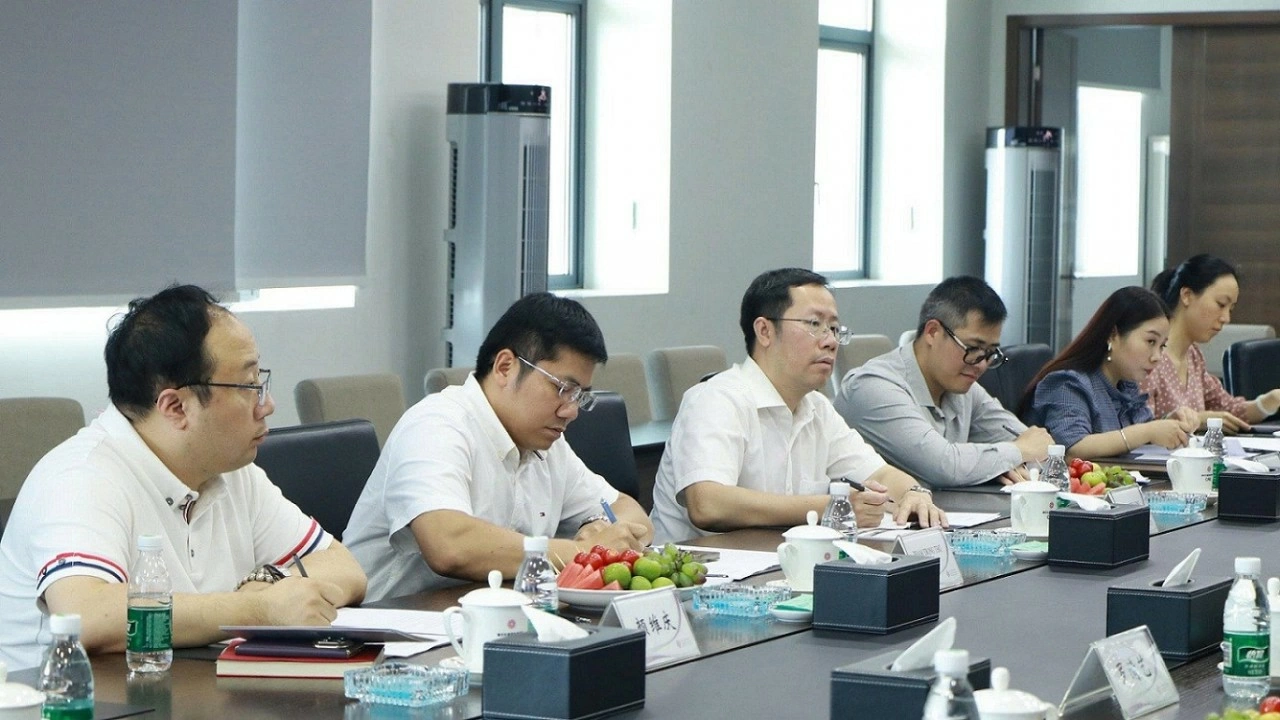 Tổng Lãnh sự Bùi Nguyên Long làm việc với Tập đoàn Logistics Đường bộ Trùng Khánh Tổng Lãnh sự Bùi Nguyên Long làm việc với Tập đoàn Logistics Đường bộ Trùng Khánh