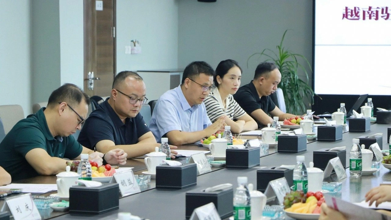 Tổng Lãnh sự Bùi Nguyên Long làm việc với Tập đoàn Logistics Đường bộ Trùng Khánh Tổng Lãnh sự Bùi Nguyên Long làm việc với Tập đoàn Logistics Đường bộ Trùng Khánh