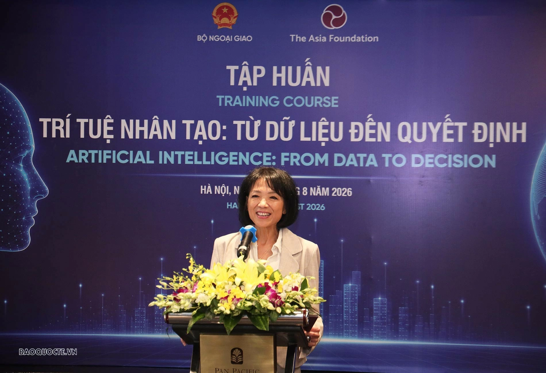 bà Phuong Pham Steinhauer, Trưởng Đại diện Quỹ Châu Á phát biểu khai mạc khóa tập huấn. (Ảnh: Thành Long) bà Phuong Pham Steinhauer, Trưởng Đại diện Quỹ Châu Á phát biểu khai mạc khóa tập huấn. (Ảnh: Thành Long)