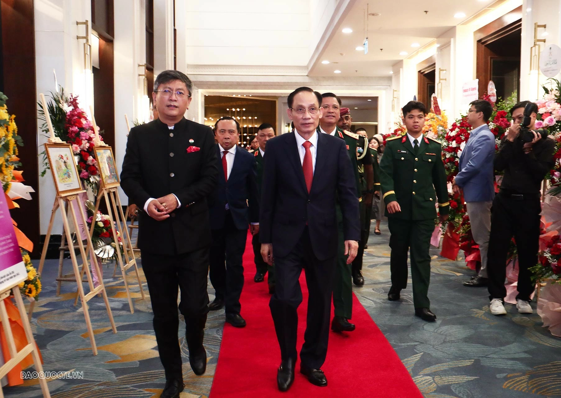 Uỷ viên Bộ Chính trị, Bộ trưởng Ngoại giao Lê Hoài Trung đã thay mặt Chính phủ Việt Nam dự và phát biểu tại chiêu đãi kỷ niệm lần thứ 80 Ngày độc lập nước Cộng hòa Ấn Độ. (Ảnh: Thành Long) Uỷ viên Bộ Chính trị, Bộ trưởng Ngoại giao Lê Hoài Trung đã thay mặt Chính phủ Việt Nam dự và phát biểu tại chiêu đãi kỷ niệm lần thứ 80 Ngày độc lập nước Cộng hòa Ấn Độ. (Ảnh: Thành Long)