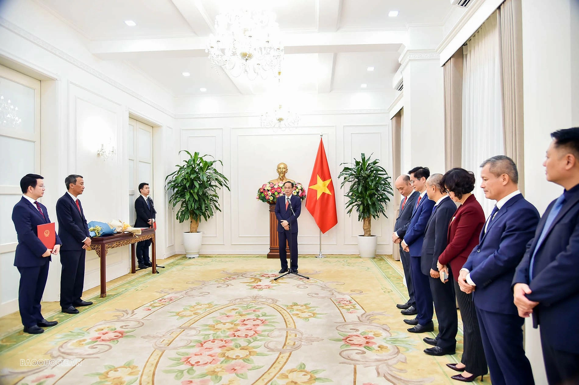 Bộ Ngoại giao trao quyết định bổ nhiệm Thư ký Bộ trưởng và Tổng Lãnh sự Việt Nam tại Sihanoukville Bộ Ngoại giao trao quyết định bổ nhiệm Thư ký Ủy viên Bộ Chính trị, Bộ trưởng Bộ Ngoại giao và Tổng Lãnh sự Việt Nam tại Sihanoukville (Campuchia)