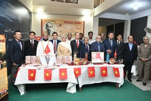 Đại sứ quán Việt Nam tại Pakistan tổ chức Lễ giới thiệu tập thơ Nhật ký trong tù dịch ra tiếng Urdu
