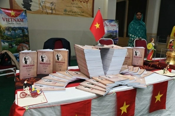 Đại sứ quán Việt Nam tại Pakistan tổ chức Lễ giới thiệu tập thơ Nhật ký trong tù dịch ra tiếng Urdu
