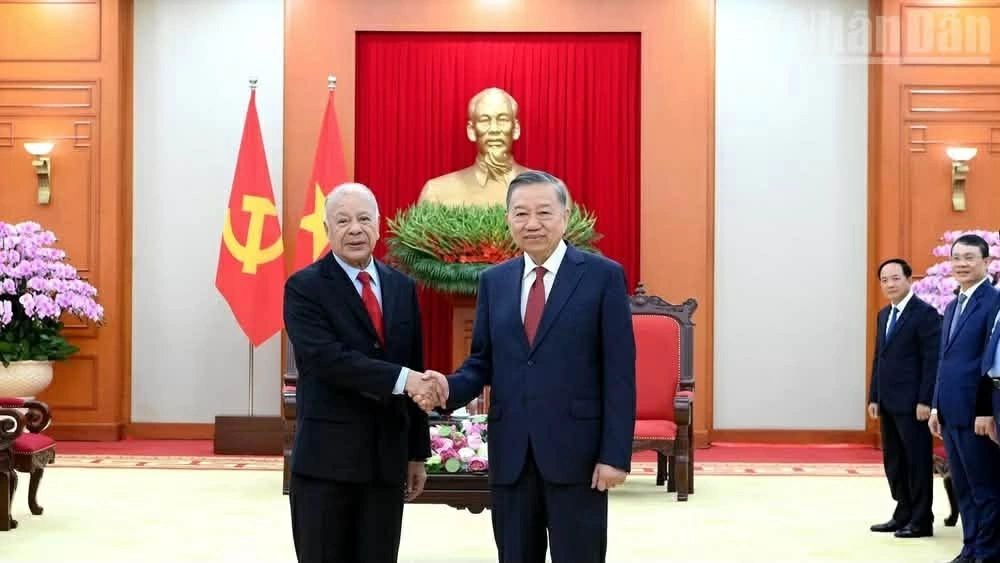 Tổng Bí thư, Chủ tịch nước Tô Lâm chào đón đồng chí Alberto Anaya Gutierrez, Thượng Nghị sỹ, Tổng Bí thư Đảng Lao động PT. (Nguồn: Baonhandan)